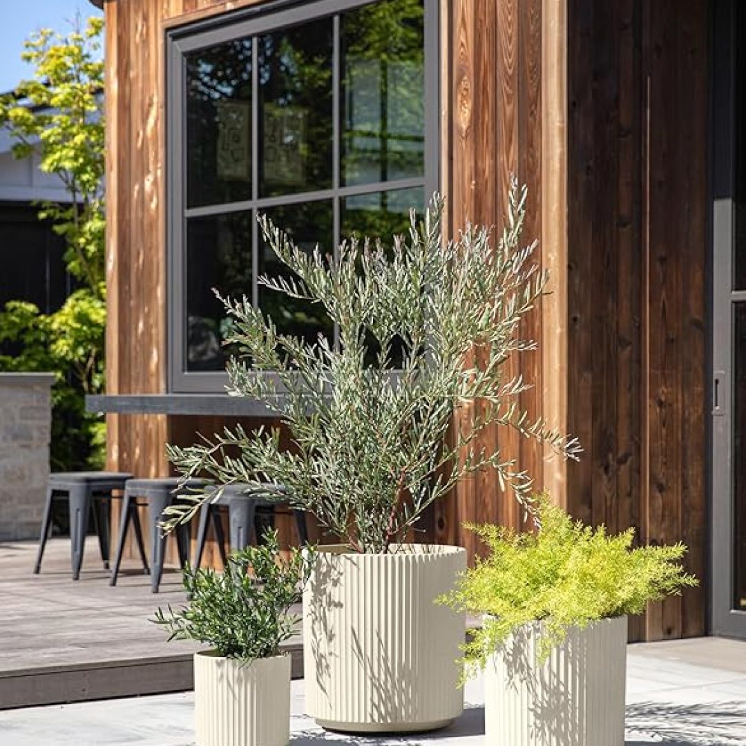 Series Set of 3 Round Planters for Porch